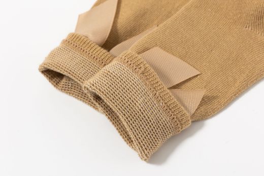 Kniekousen met strik camel