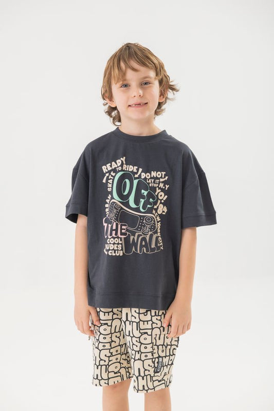 T-shirt Off The Wall